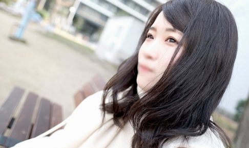 【え？こんな娘がハメ撮りしちゃうの？】黒髪清楚な19歳♪クッキーを焼くのが趣味という某大手スーパーのレジ打ち美少女がハニカミ天使