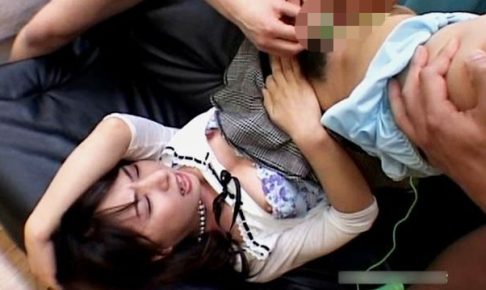 まんぐり返しで大量潮吹きしちゃう！女子校生スタイルで教室３Ｐで壊れるくらいおまんこハメてぇ！